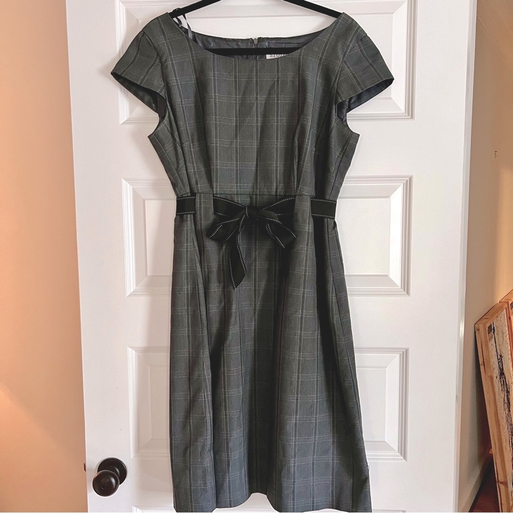 Studio I - Flattering Dark Gray Dress with Retro flare & wide boat neck Size 12
